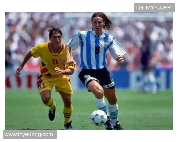 足球明星长发帅哥魅力四射的精彩瞬间展示与时尚风格解析